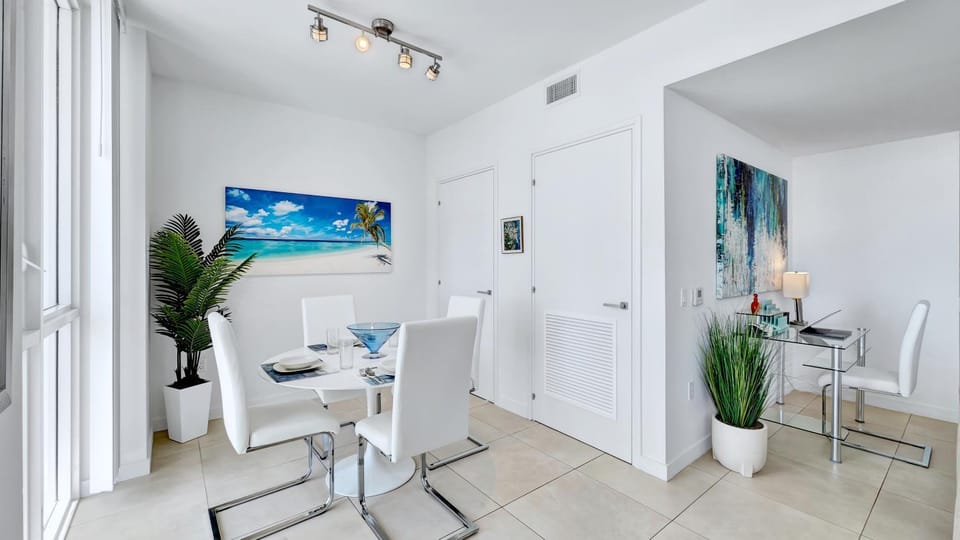 Tiffany Shoreline - PH Floor, Ocean View, Walk to beach House in Fort Lauderdale