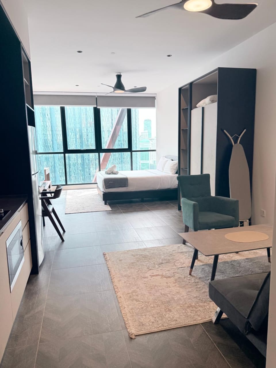 Communal lounge/ TV room, TV and multimedia, Living room, Photo of the whole room, Bedroom
