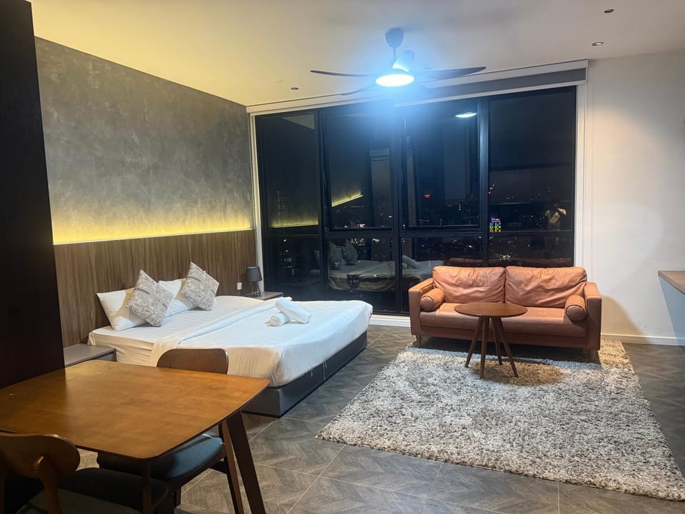Living room, Photo of the whole room, Seating area, Bedroom