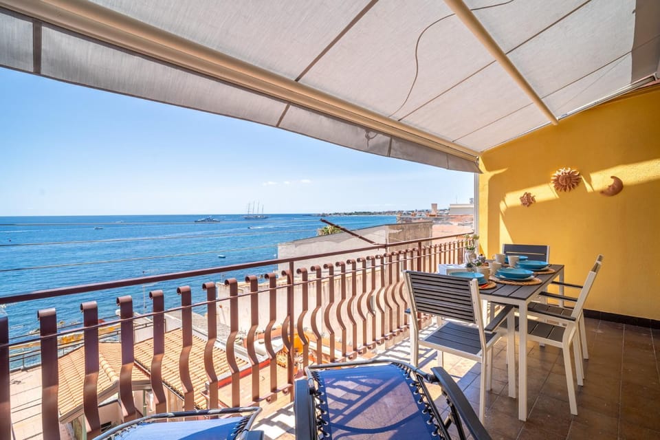 Patio, Day, Natural landscape, View (from property/room), Balcony/Terrace, Dining area, Sea view