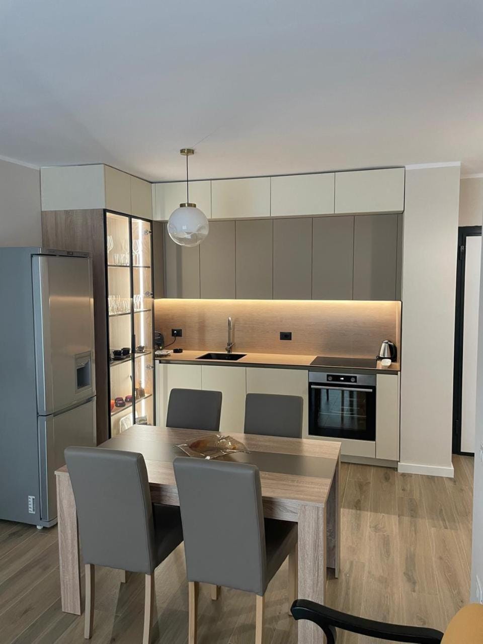 Kitchen or kitchenette, dishwasher