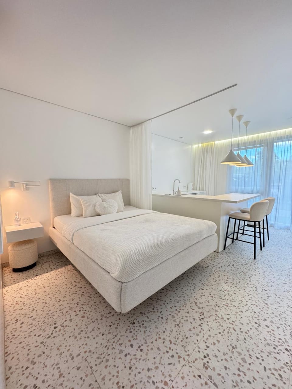 Bed, Living room, Photo of the whole room, Bedroom