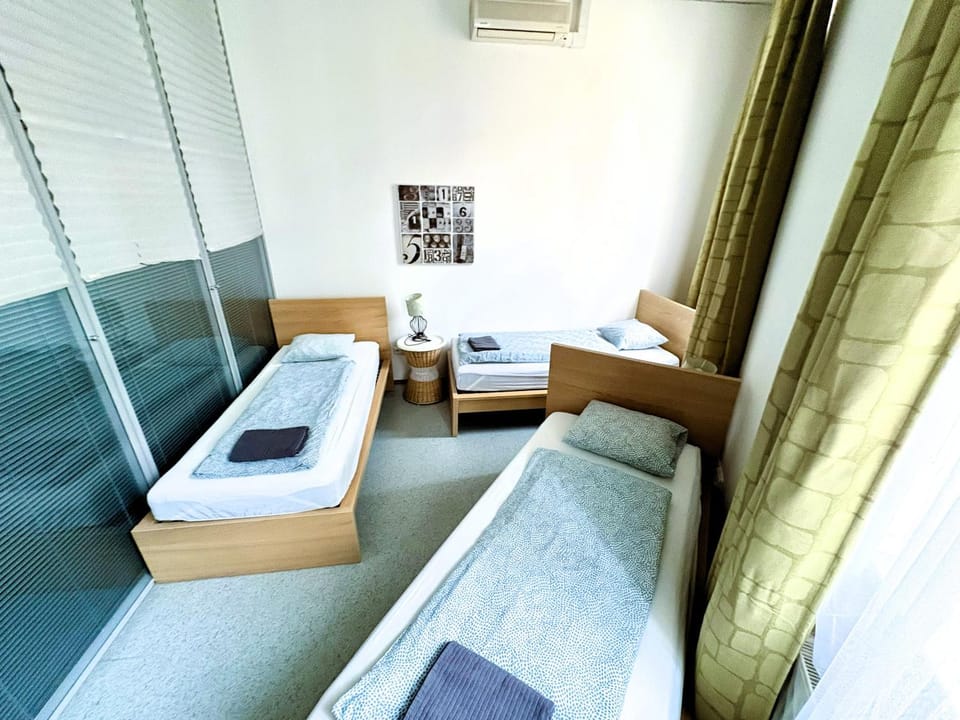 Bed, Photo of the whole room, Bedroom, Area and facilities, towels, air conditioner