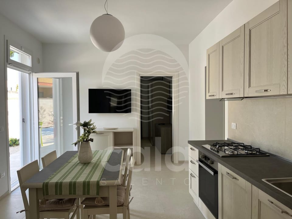 TV and multimedia, Kitchen or kitchenette, Dining area, oven, stove