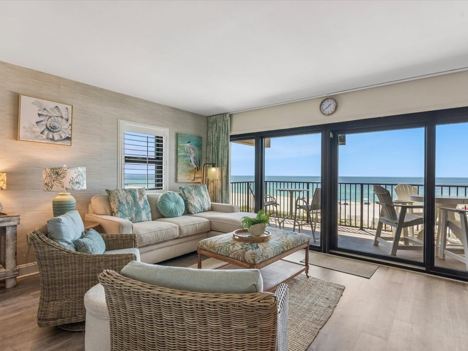 Balcony/Terrace, Living room, Seating area, Beach, Sea view