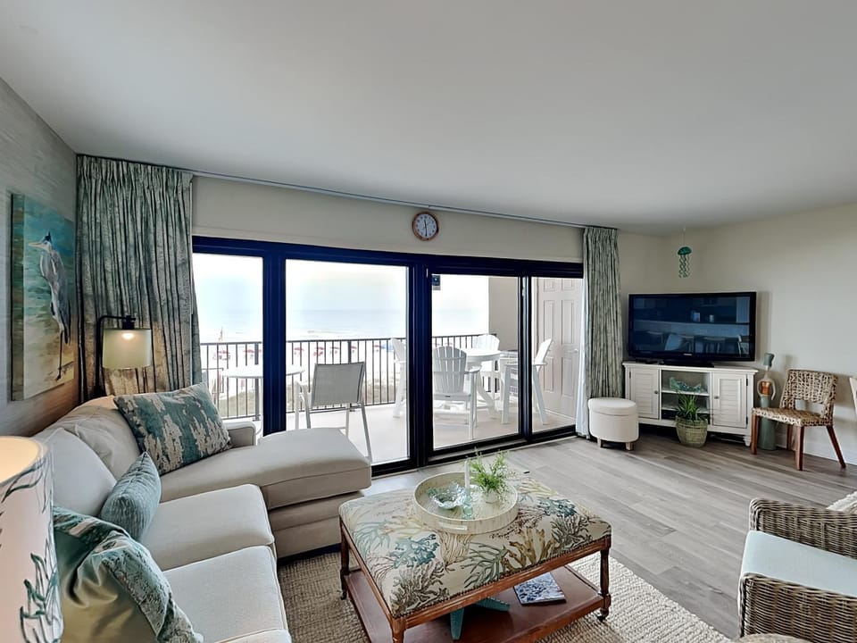 TV and multimedia, Balcony/Terrace, Living room, Seating area, Sea view, furniture
