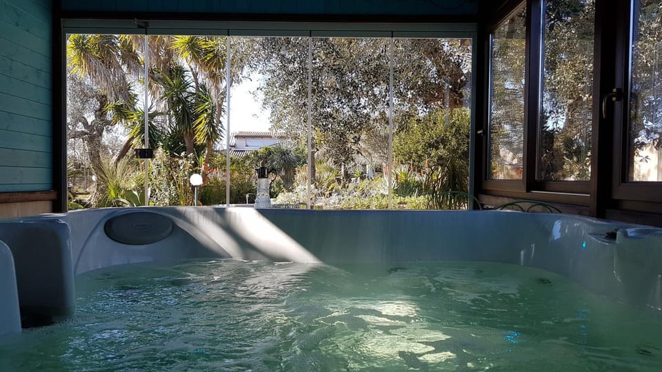 Hot Tub, Spa and wellness centre/facilities