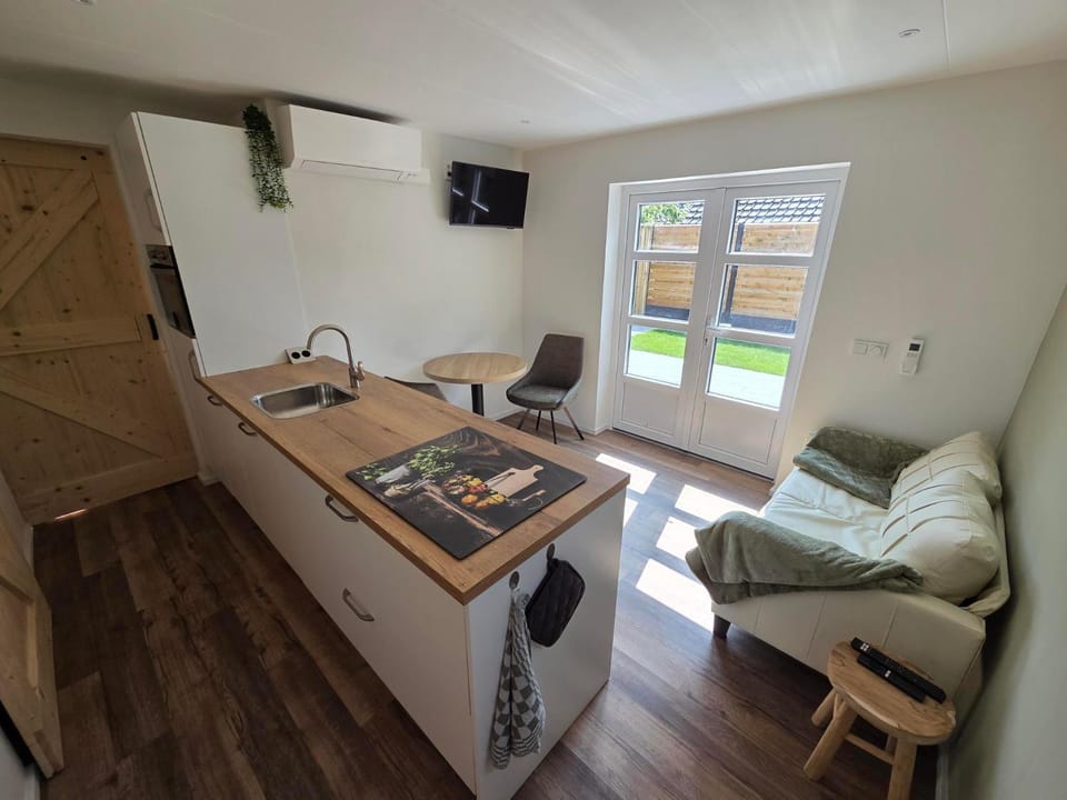 TV and multimedia, Kitchen or kitchenette, Living room, Dining area