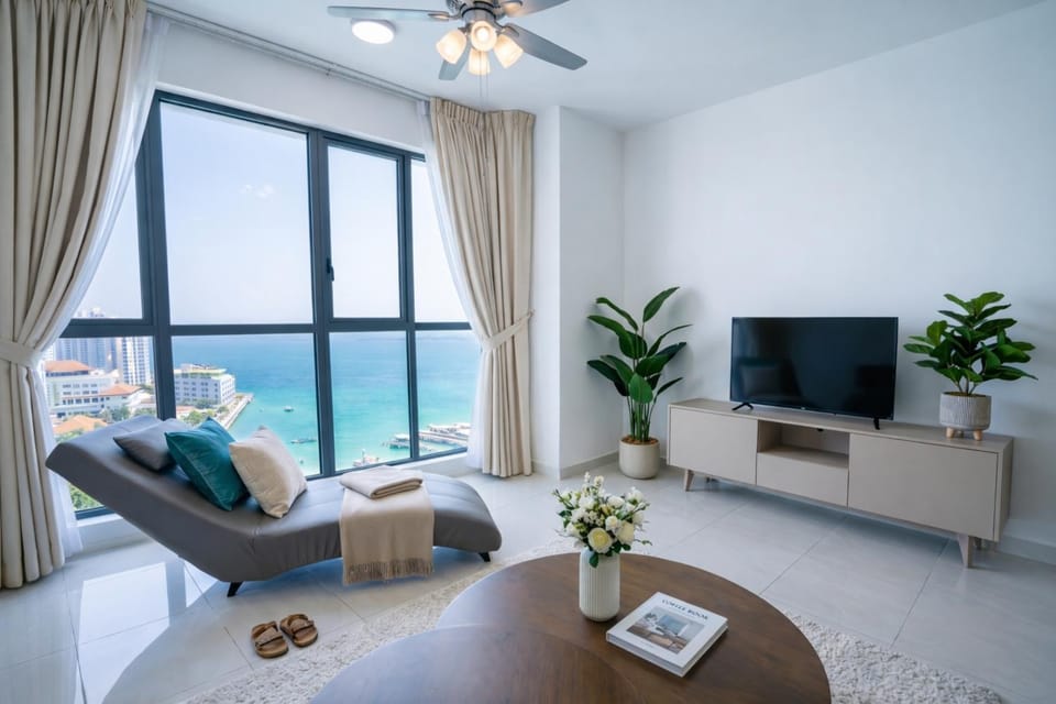 Communal lounge/ TV room, TV and multimedia, Living room, Sea view, Sea view