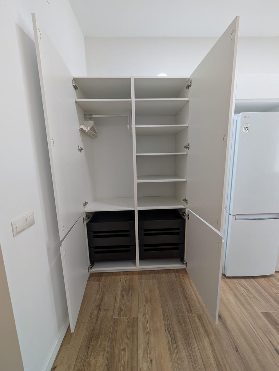 Kitchen or kitchenette, wardrobe