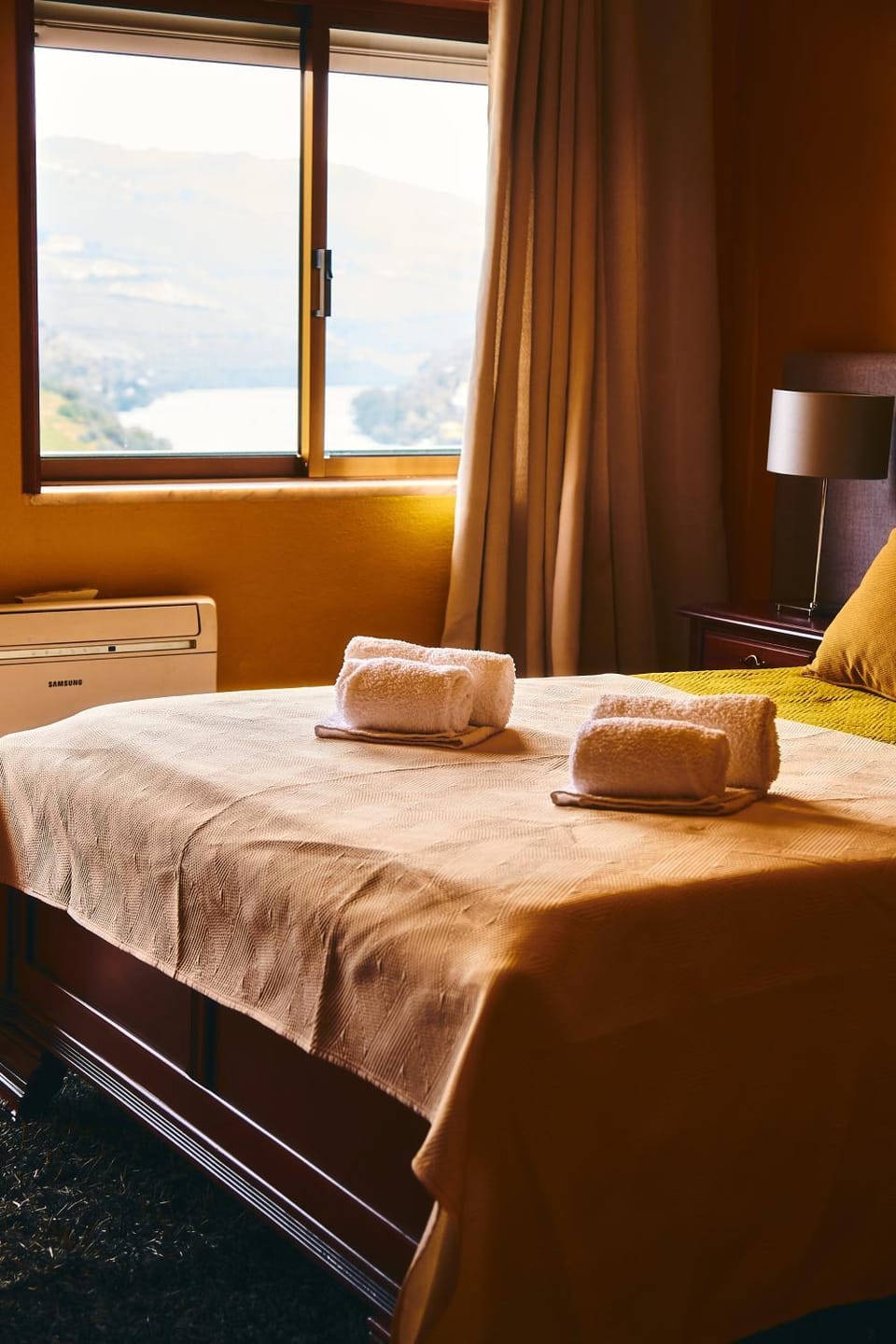 View (from property/room), Balcony/Terrace, Bedroom, City view, Lake view, Landmark view, Mountain view, Pool view, River view, Street view, Inner courtyard view, heating, internet, air conditioner