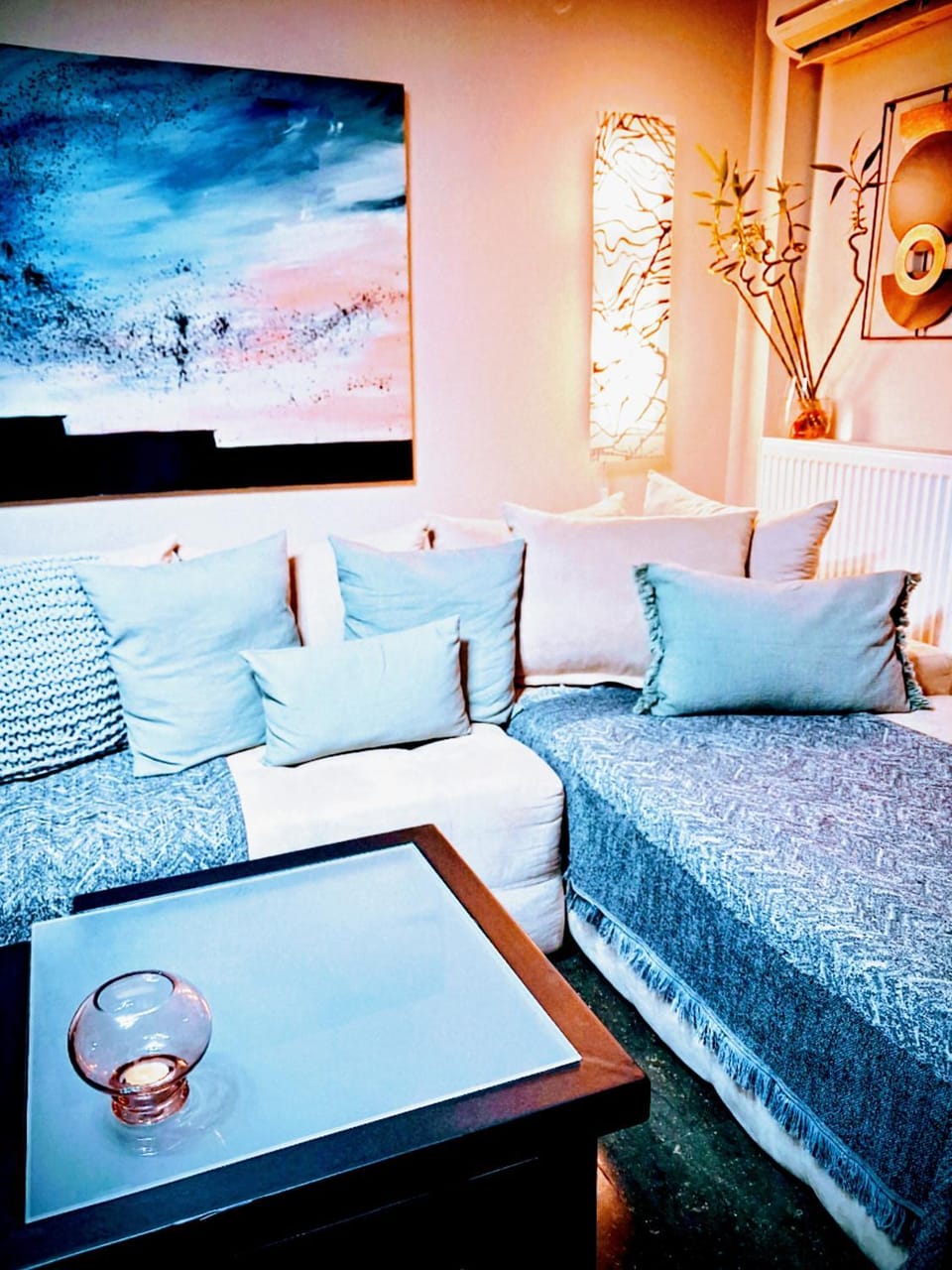 Living room, Seating area