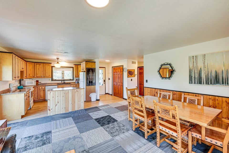 3 Mi to Dtwn: Mtn-View Retreat in Hot Springs! House in Black Hills