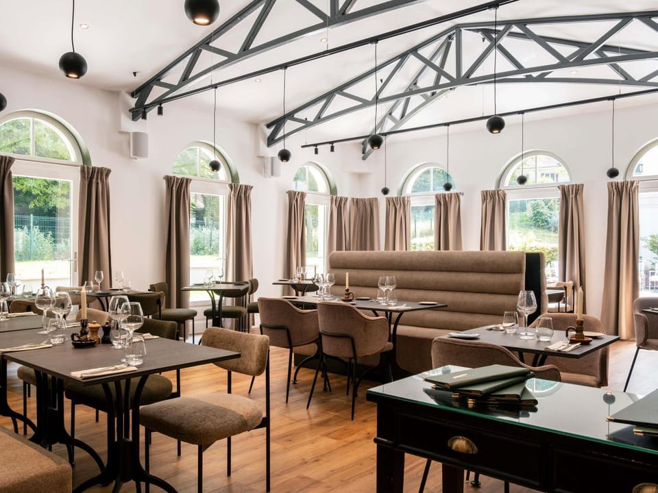 Property building, Restaurant/places to eat