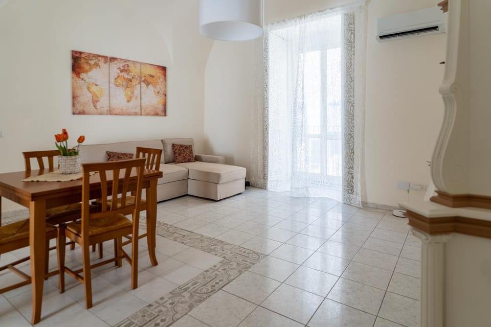 Living room, Seating area, Dining area, air conditioner