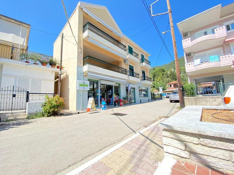 Menidi by the sea Apartment in Peloponnese, Western Greece and the Ionian