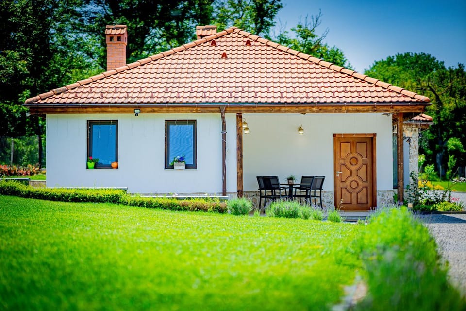 Property building, Day, Natural landscape, Garden, Garden view