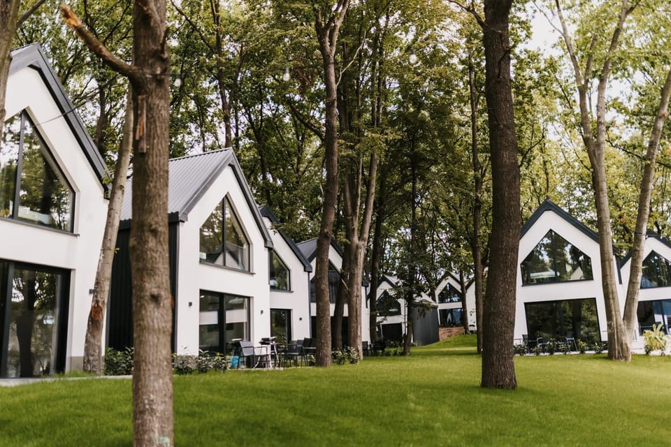 Property building, Spring, Day, Natural landscape, Garden, Garden view