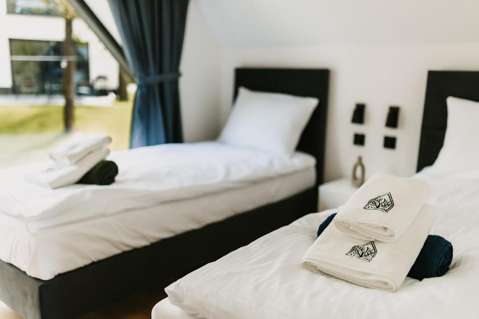 Bed, Photo of the whole room, Bedroom, towels