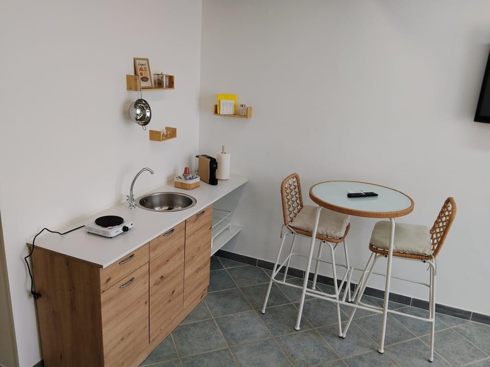 TV and multimedia, Coffee/tea facilities, Kitchen or kitchenette, Dining area