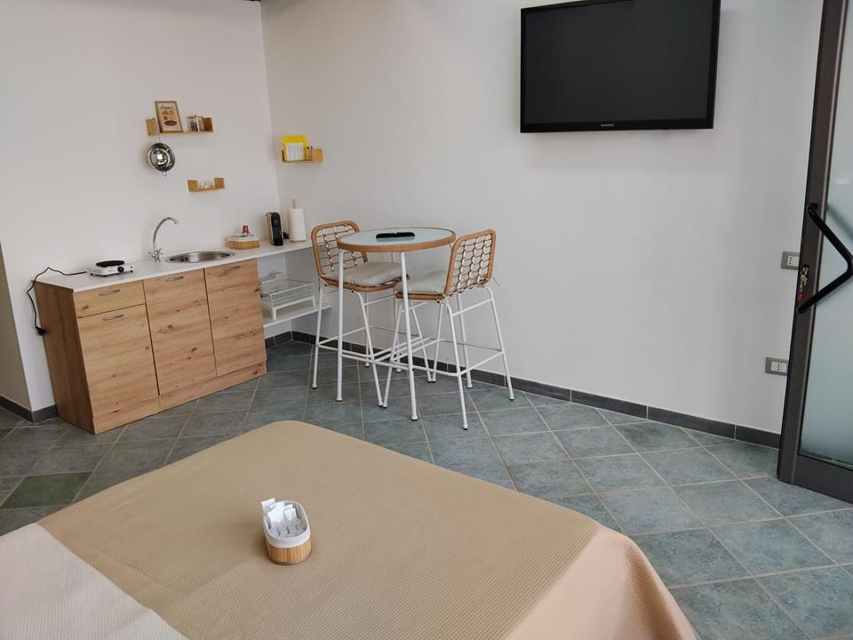 TV and multimedia, Kitchen or kitchenette, Dining area