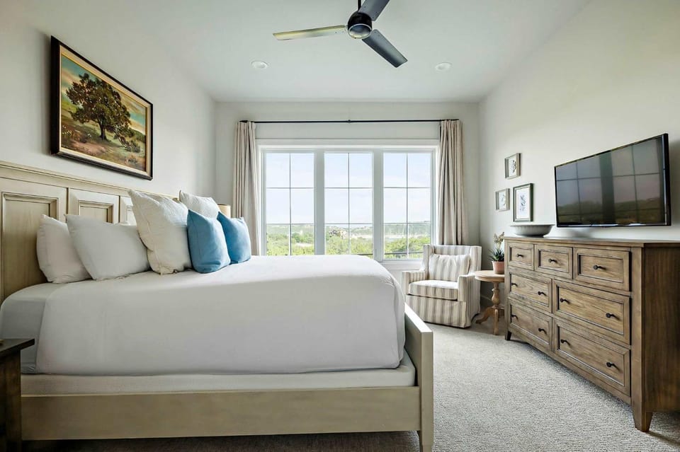 Scenic Lake Travis Farmhouse - Pickleball - BBQ House in Lake Travis
