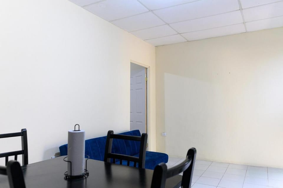 p3 Apartamentos Petenchel, por Aeropuerto Flores, Petén Apartment in Guatemala
