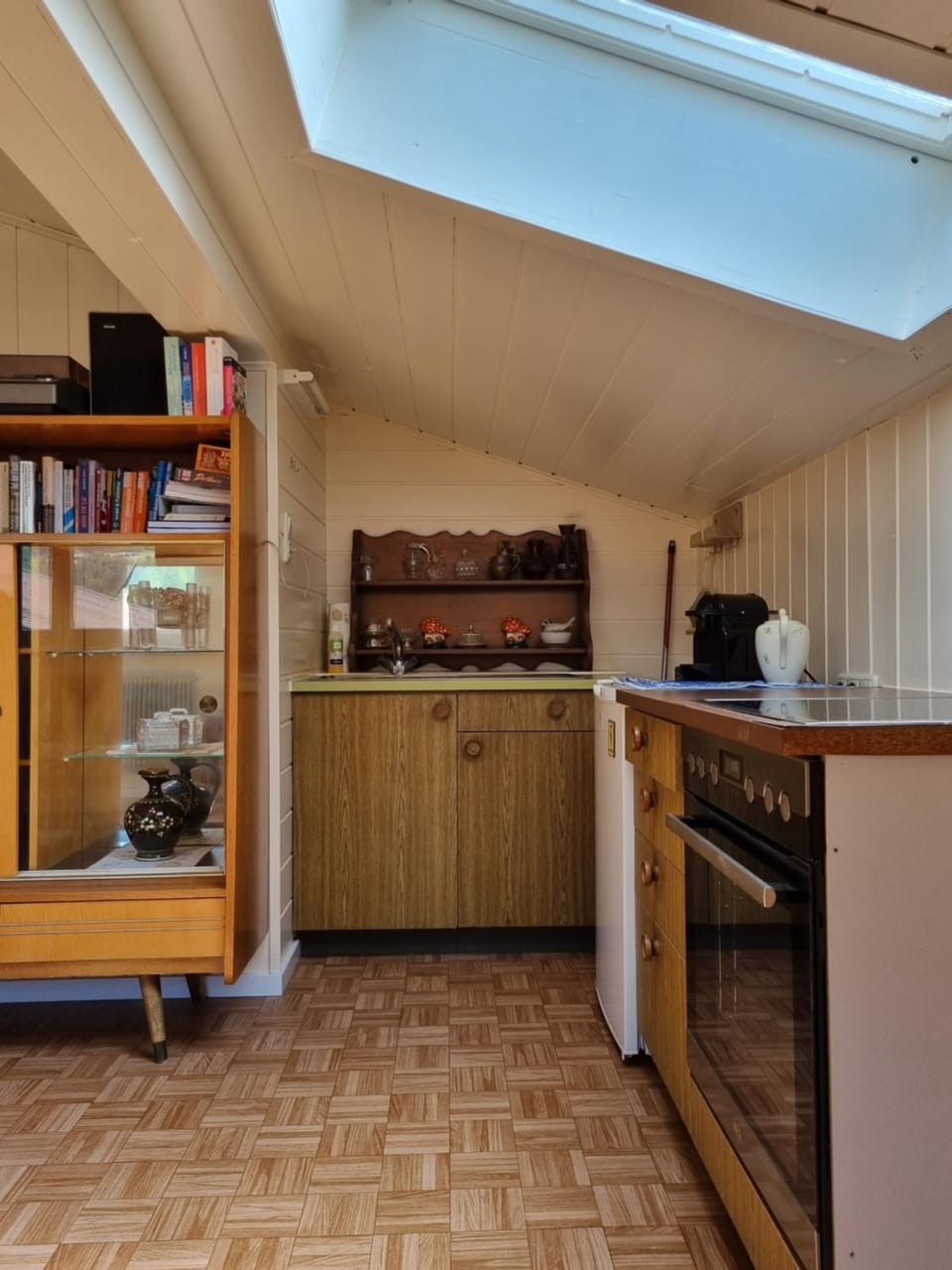 Kitchen or kitchenette, oven, stove
