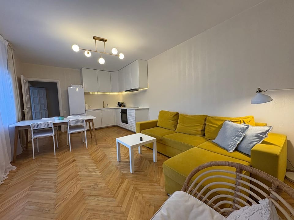 Big Family Apartment, 3 Bedrooms, Terrace, 1st Floor, City Center Apartment in Palanga