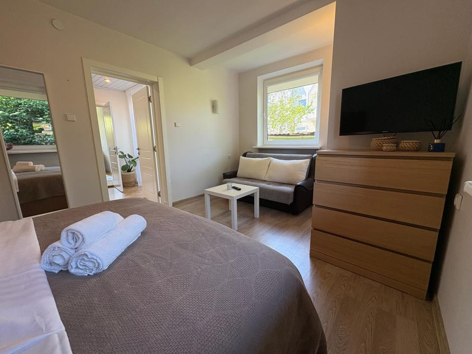 Big Family Apartment, 3 Bedrooms, Terrace, 1st Floor, City Center Apartment in Palanga