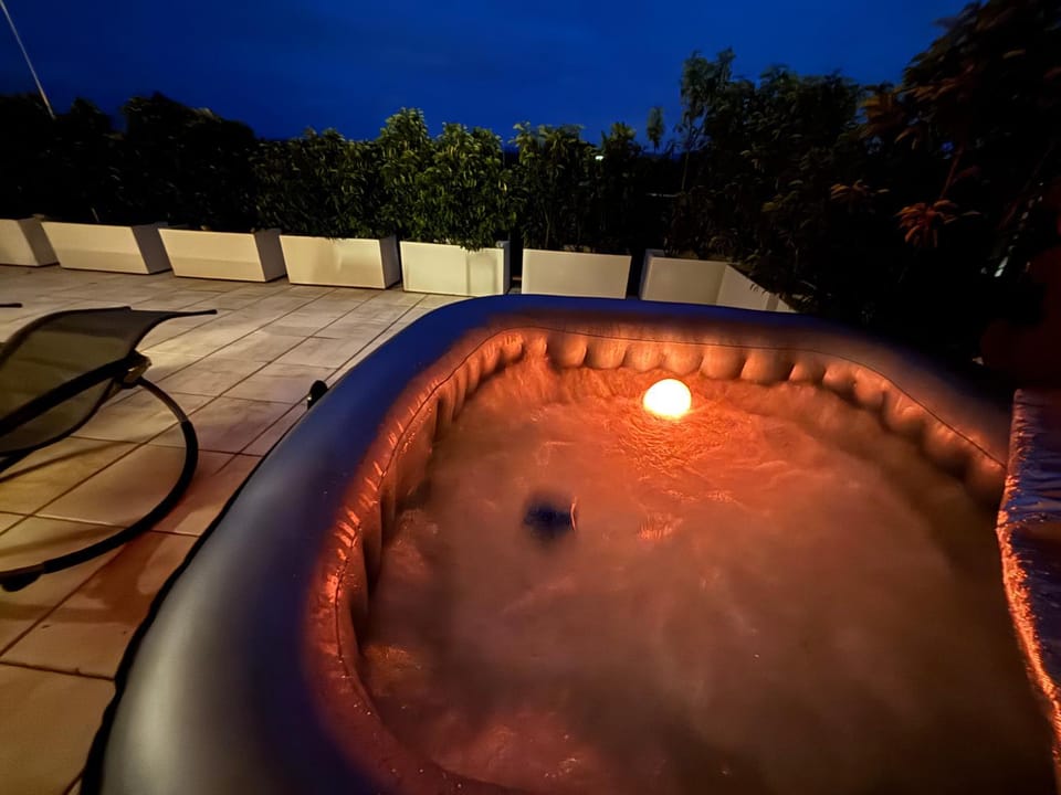 Night, Hot Tub, Hot Tub, Balcony/Terrace