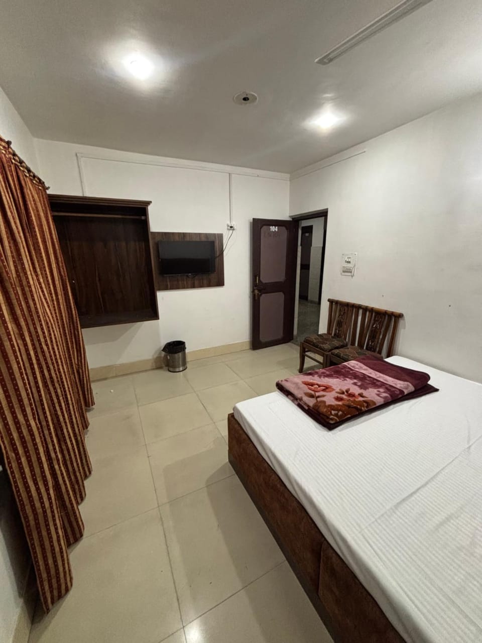TV and multimedia, Photo of the whole room, wardrobe
