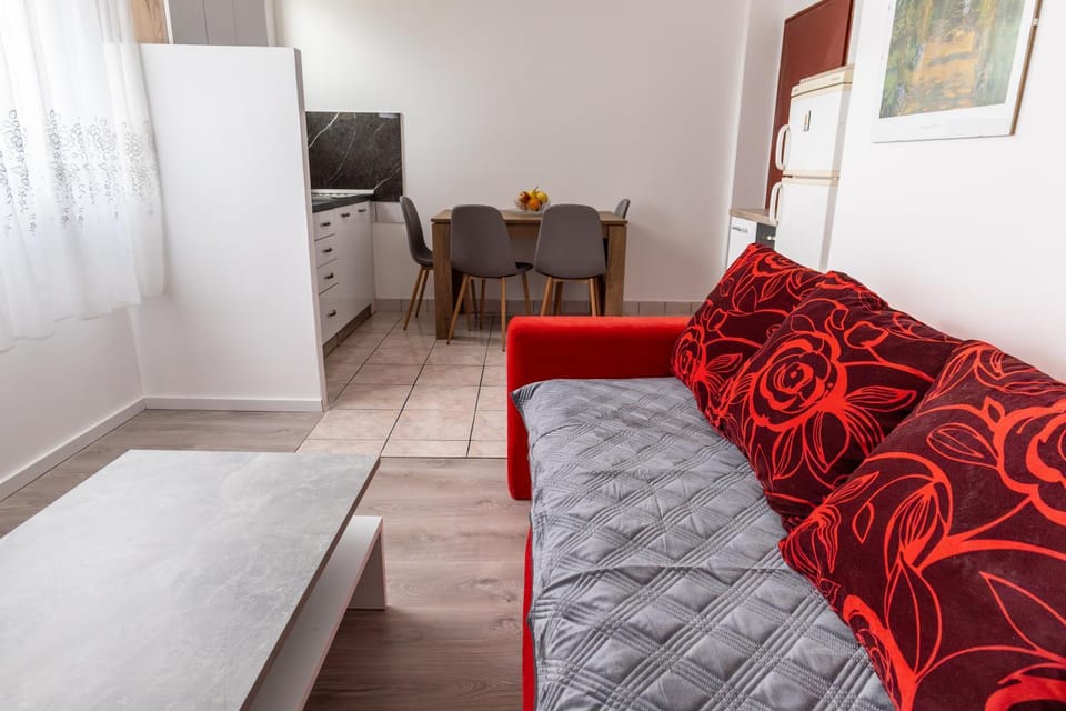 Communal lounge/ TV room, Bed, Kitchen or kitchenette, Living room