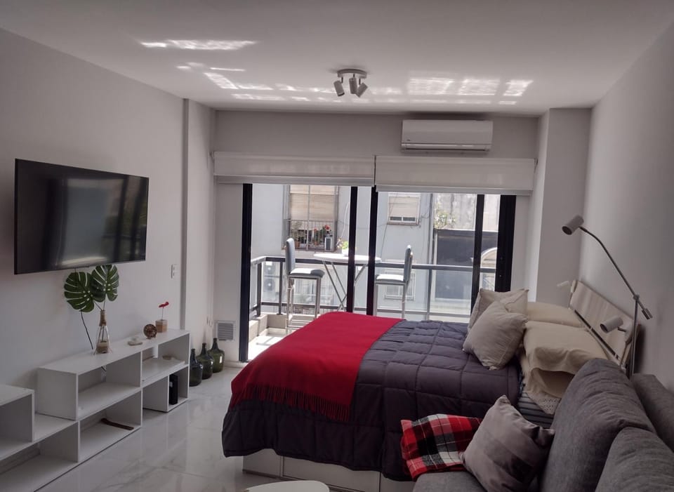 Bed, TV and multimedia, Photo of the whole room, Bedroom, air conditioner