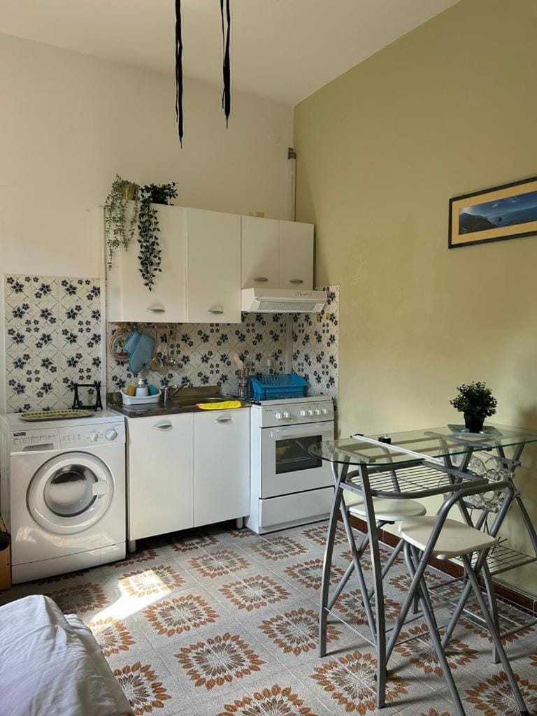 Living room, Seating area, Dining area, pet friendly, stove, washing machine