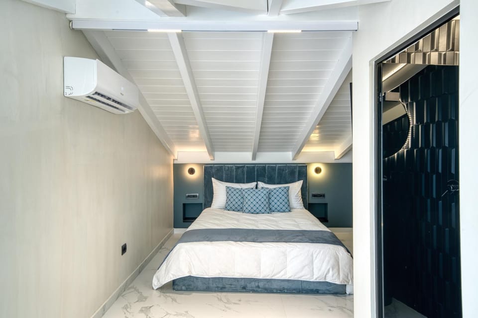 Bedroom, air conditioner