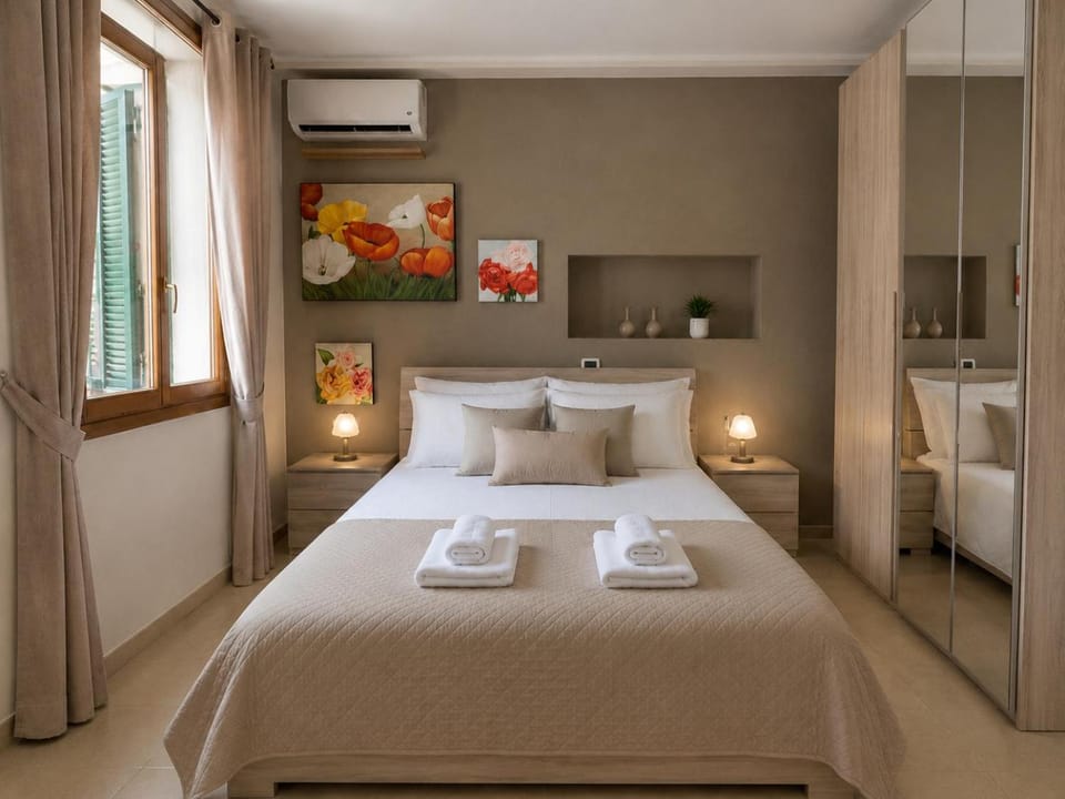 Bed, Photo of the whole room, Bedroom, towels, wardrobe, air conditioner