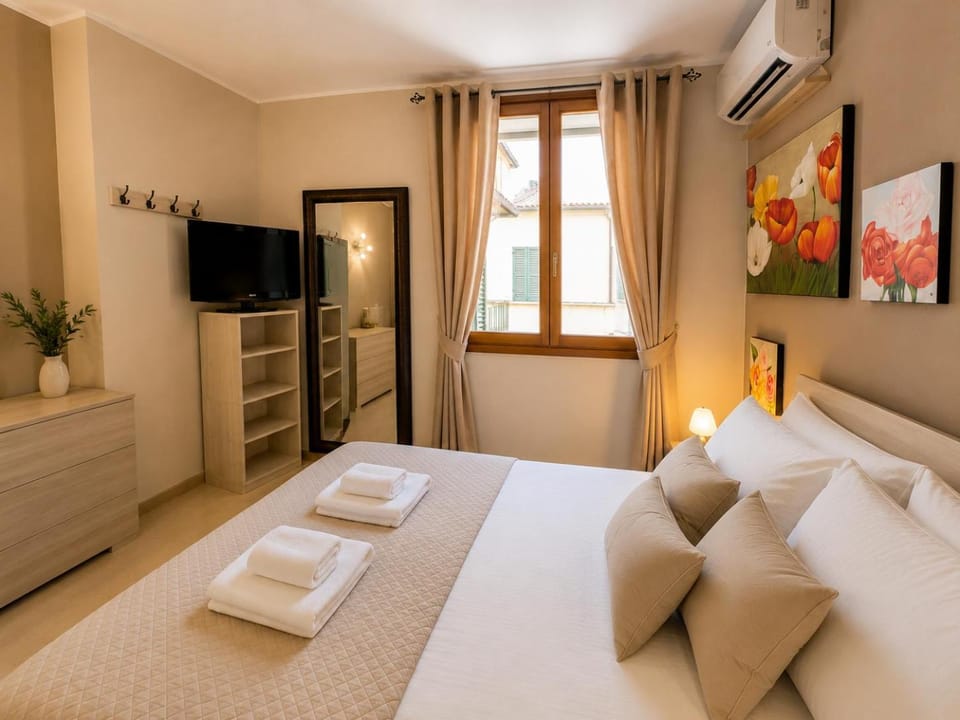 Communal lounge/ TV room, Bed, TV and multimedia, Photo of the whole room, Evening entertainment, Bedroom, towels, wardrobe, air conditioner