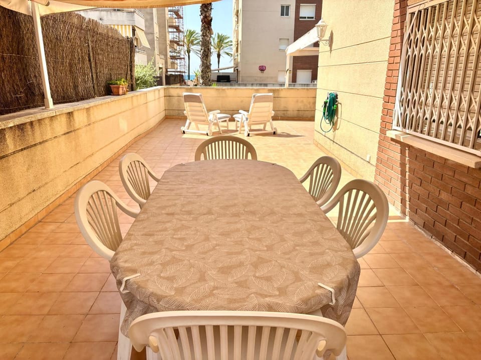 Beach breeze & pools Apartment in Baix Penedès