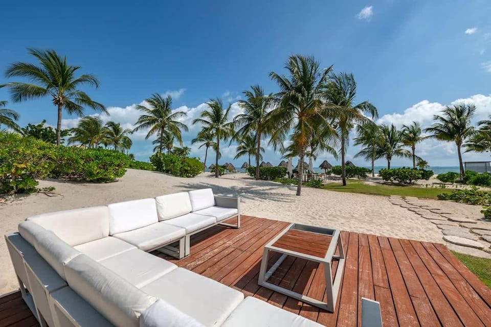3BR Beachfront Luxury Apt w/First Class Amenities Apartment in State of Quintana Roo