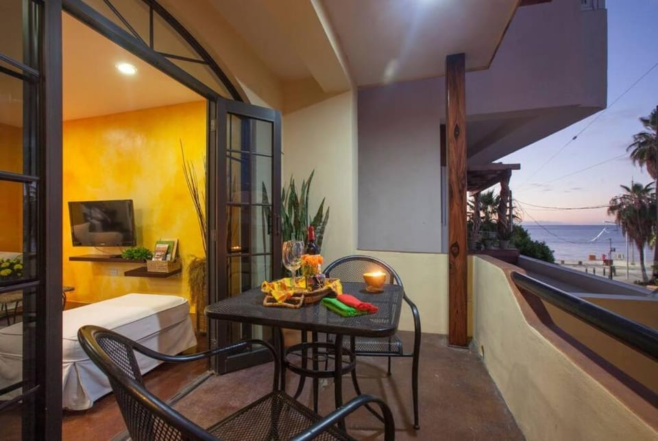 20 ft to malecón, downtown, private Pool House in La Paz