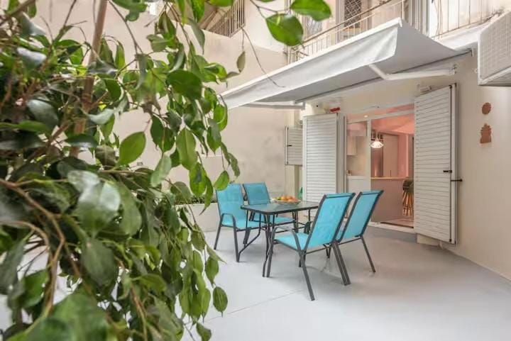 The Courtyard Oasis Apartment in Kallithea