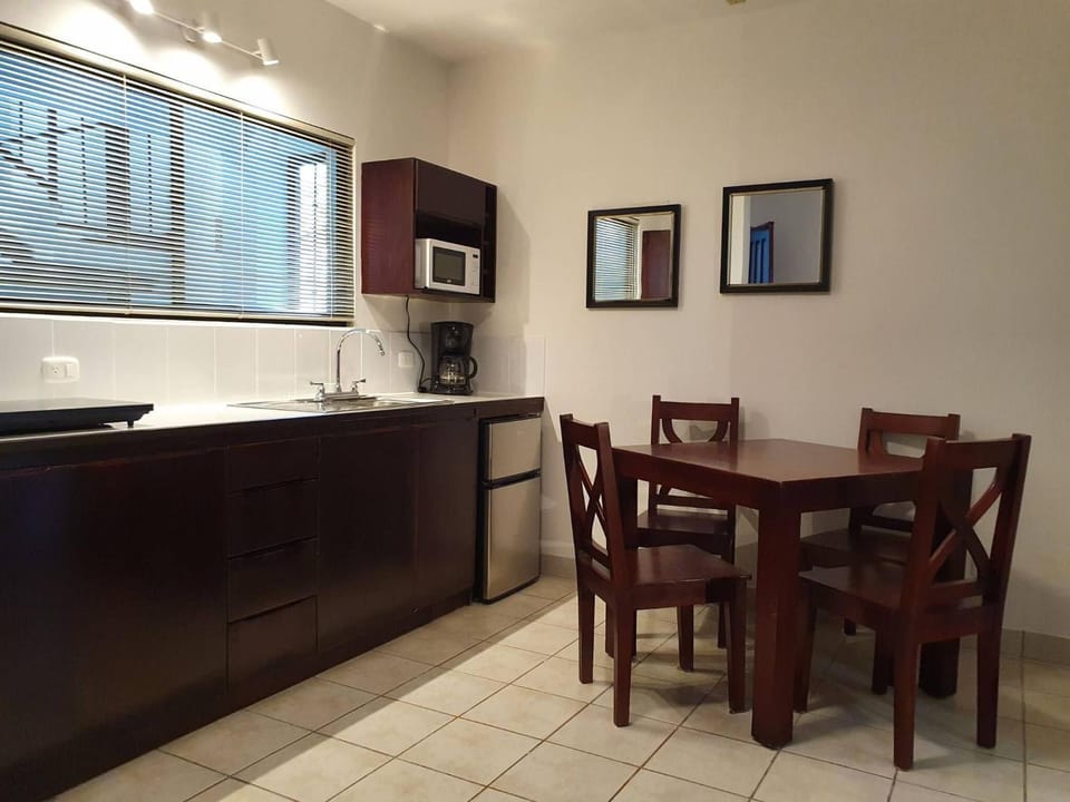 Dining area, kitchen