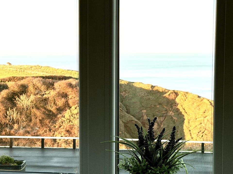 Smugglers - Sea Front - Parking - Sea Views - Balcony - 2 luxury kingsize beds Apartment in Saltburn-by-the-Sea