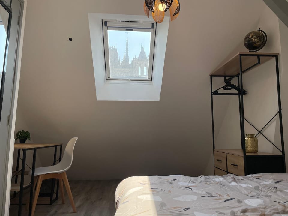Bed, Photo of the whole room, Bedroom