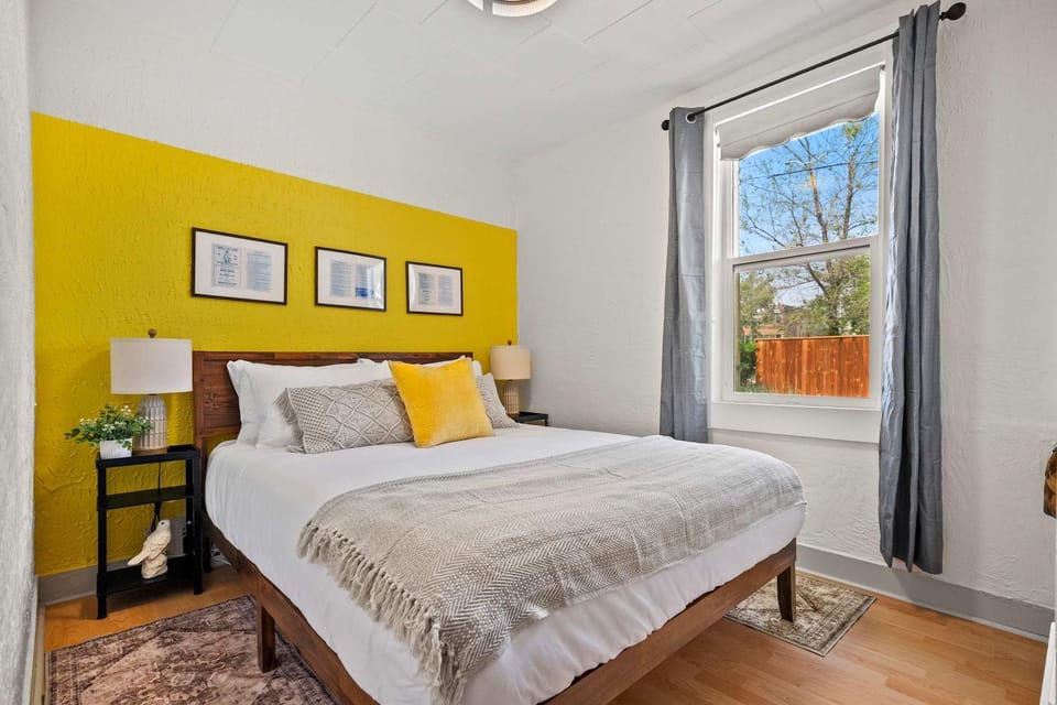 The Canary 2BR Gem in Downtown Drumheller House in Drumheller