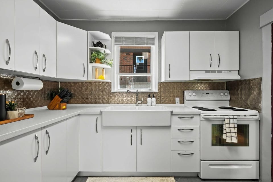 The Canary 2BR Gem in Downtown Drumheller House in Drumheller