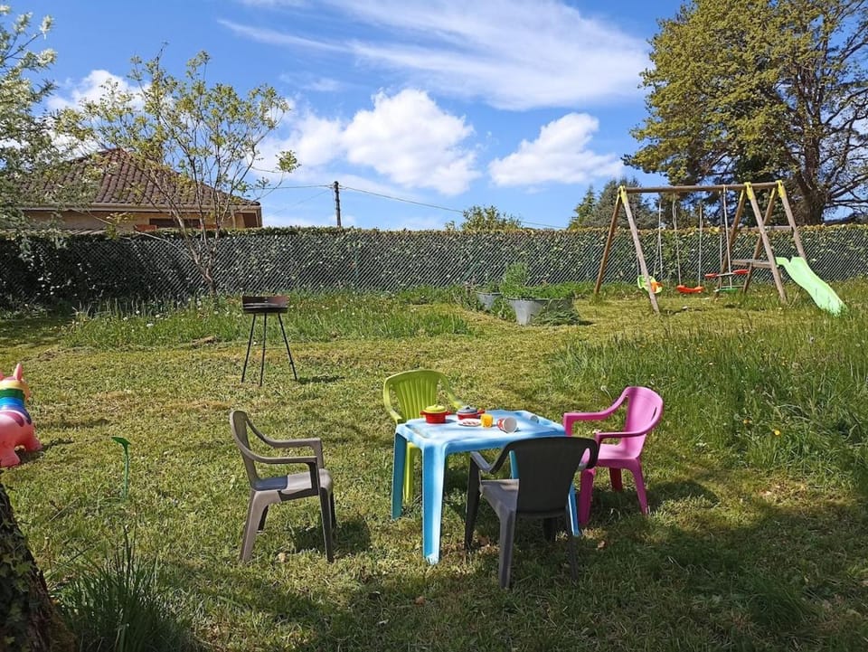 Gîte le nid du pic vert à Sarlat la Caneda - Nature- Animaux House in Occitanie