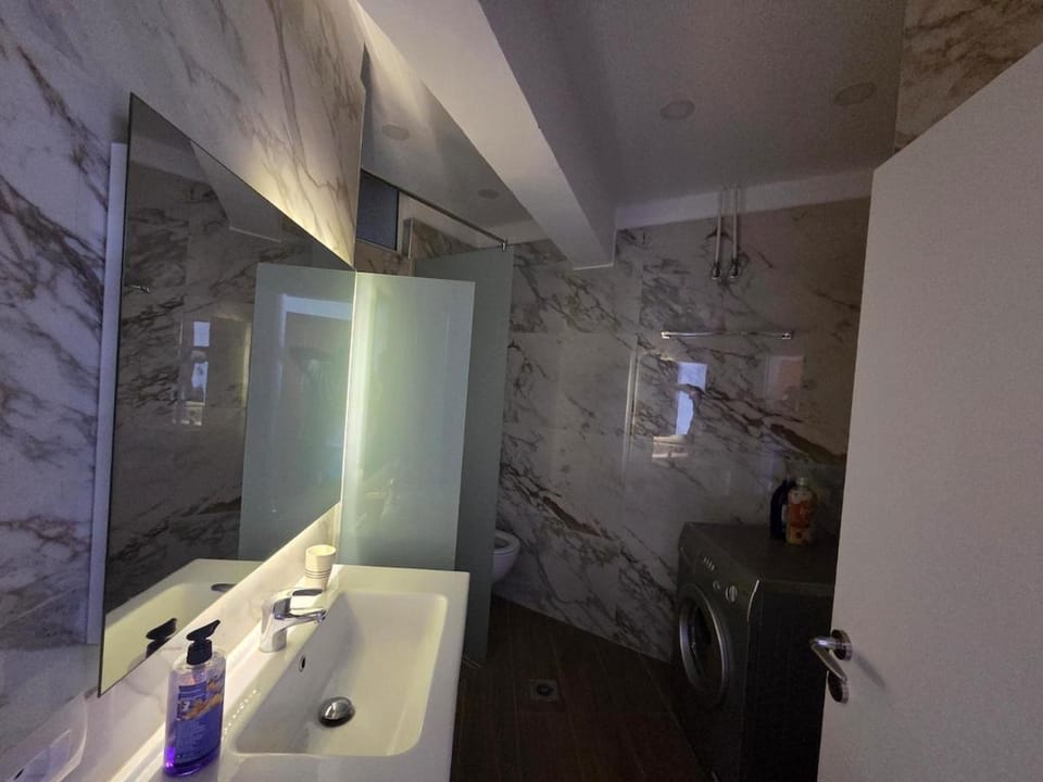 Panoramic Bliss Apartment in Sarandë