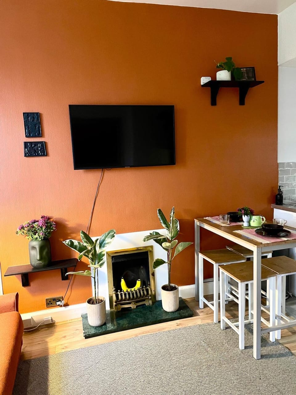 TV and multimedia, Dining area
